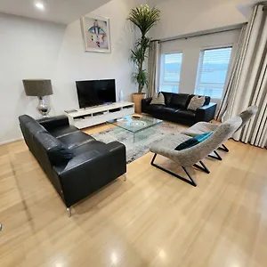 Apartment Spacious 4 Bedroom And 2 Bathrooms City, Adelaide