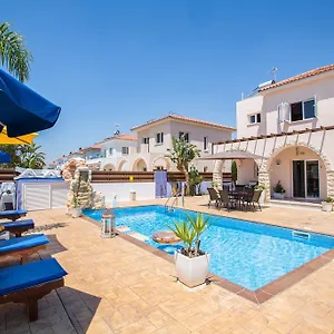 https://villa-adamantia.hotelsatayianapa.com