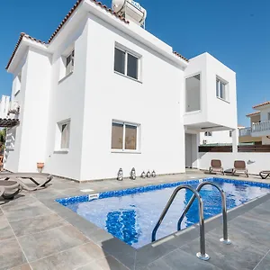 https://villa-valmare.hotelsatayianapa.com